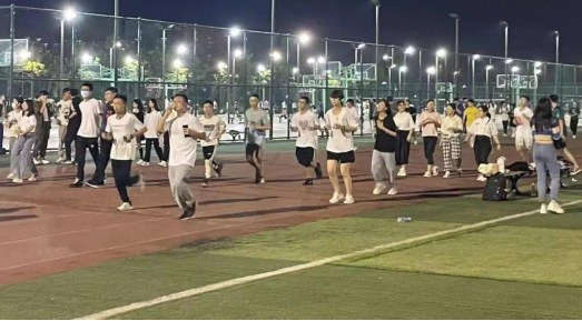 大数据与信息工程学院“星光夜跑”颁奖 仪式成功举办