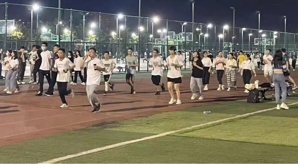 大数据与信息工程学院开展田径专项锻炼活动